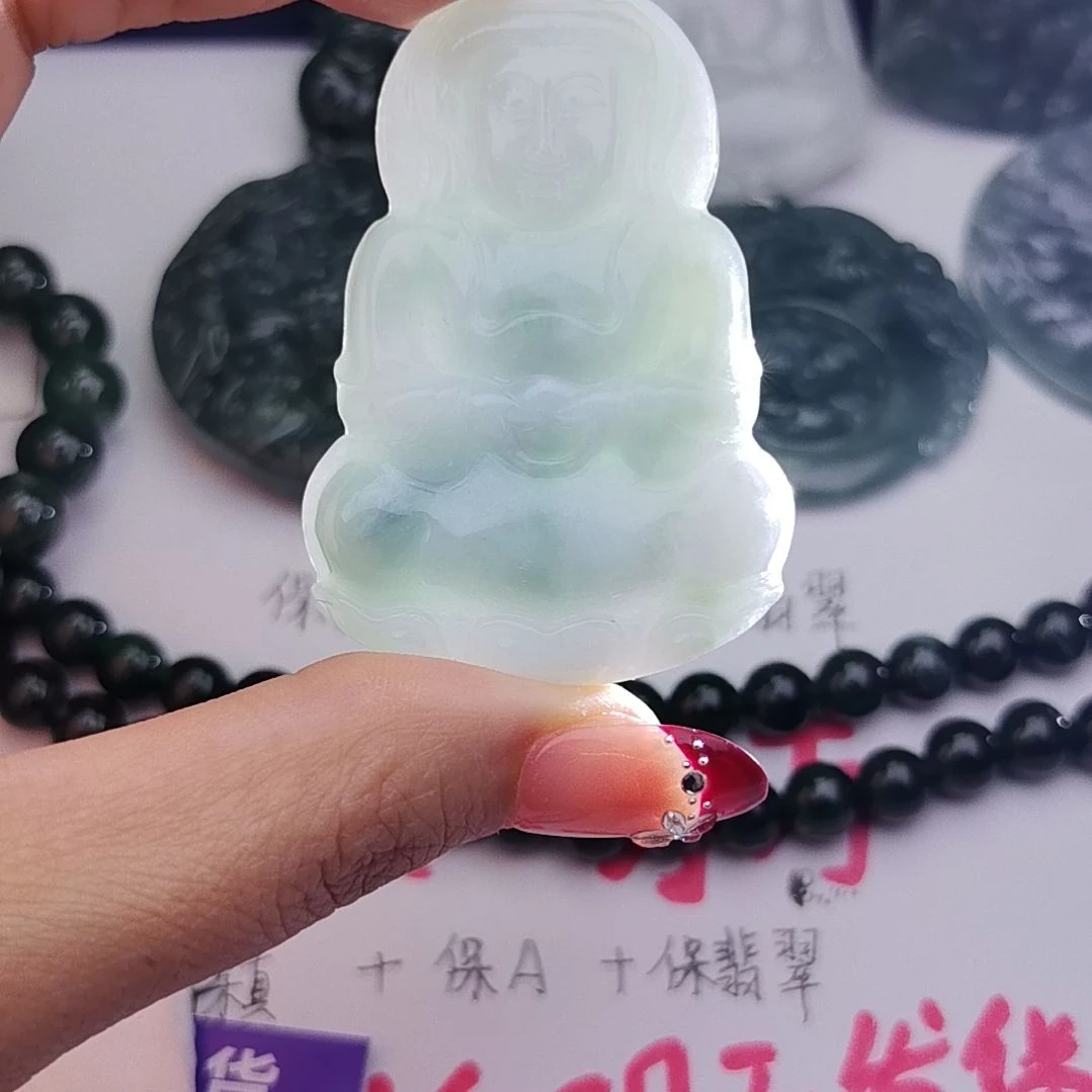 翡翠颈饰未镶嵌天然的A货翡翠