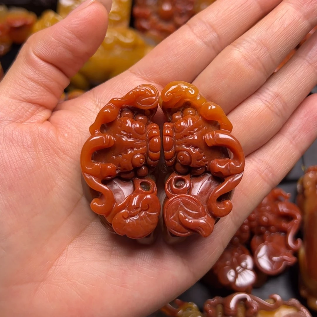 石英质玉（黄龙玉）未镶嵌颈饰