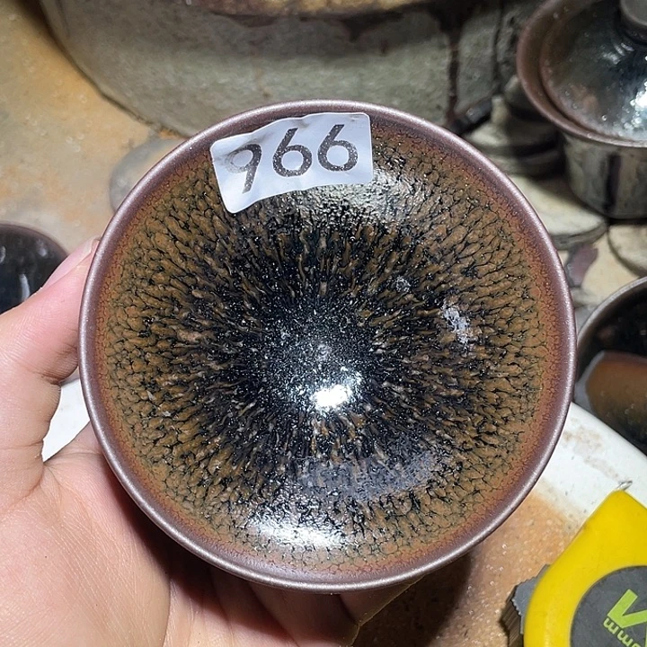 摆件提出建议在这里继续等待