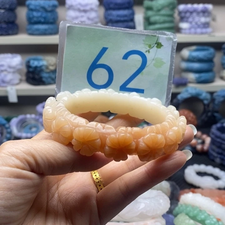 未镶嵌手镯石英岩玉