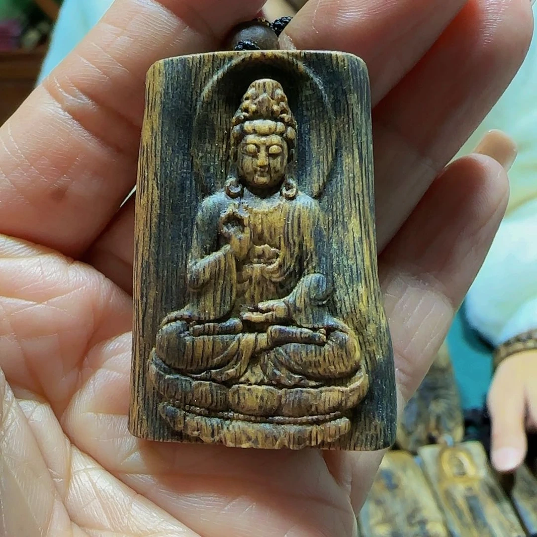 沉香吊坠海南白奇乌身老料雕刻观音带绳12.5克