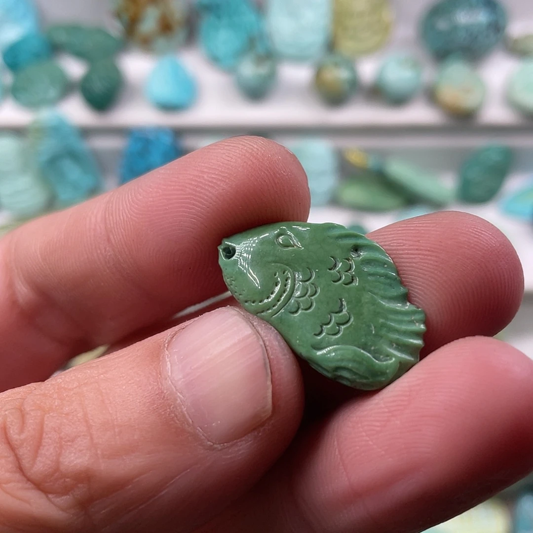 绿松石未镶嵌颈饰