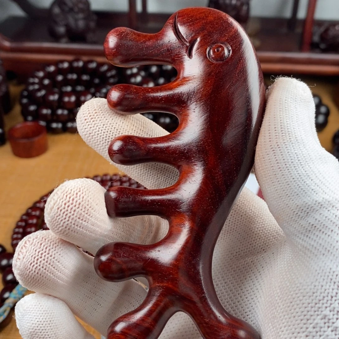 小叶紫檀把件经络梳