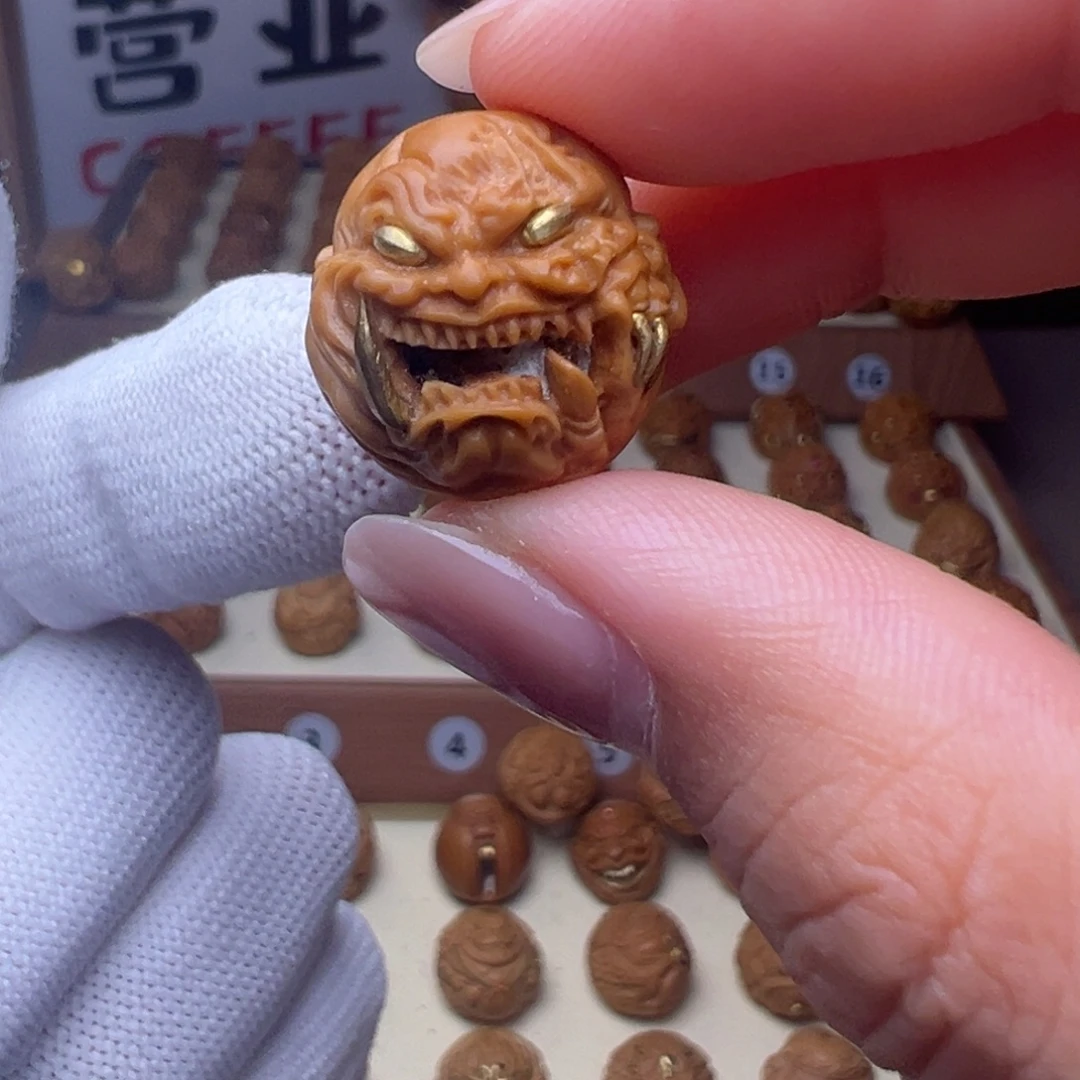 猴头核桃把件镶嵌款獠牙恶僧全品有正常封口线
