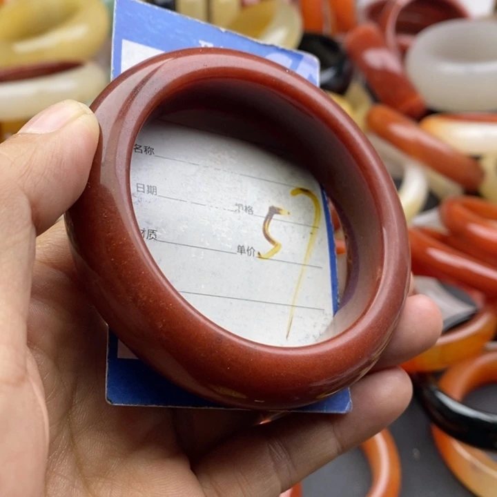 未镶嵌手镯石英质玉