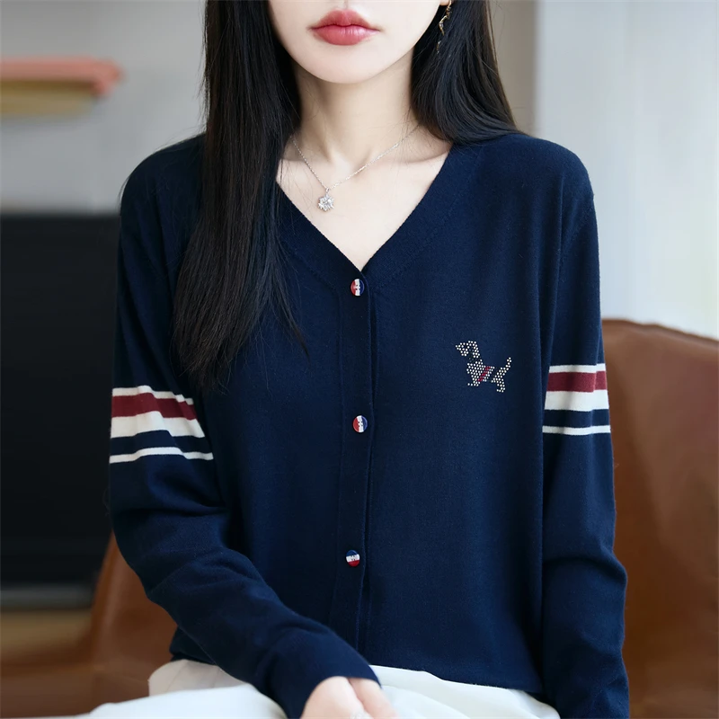 时尚品牌女装秋时尚法式彩扣精纺针织衫开衫韩版薄款V领长袖上衣