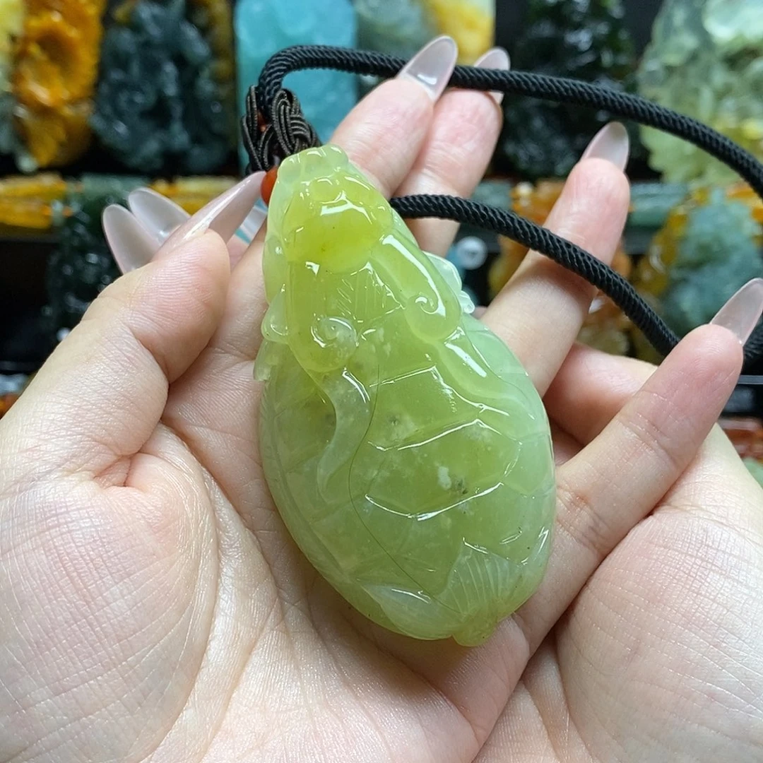 蛇纹石玉未镶嵌颈饰