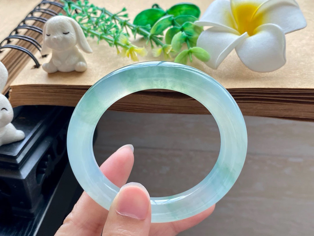 3709号53-10.7-10.4 冰飘花果冻圆条整圈底色都是清新的绿底！