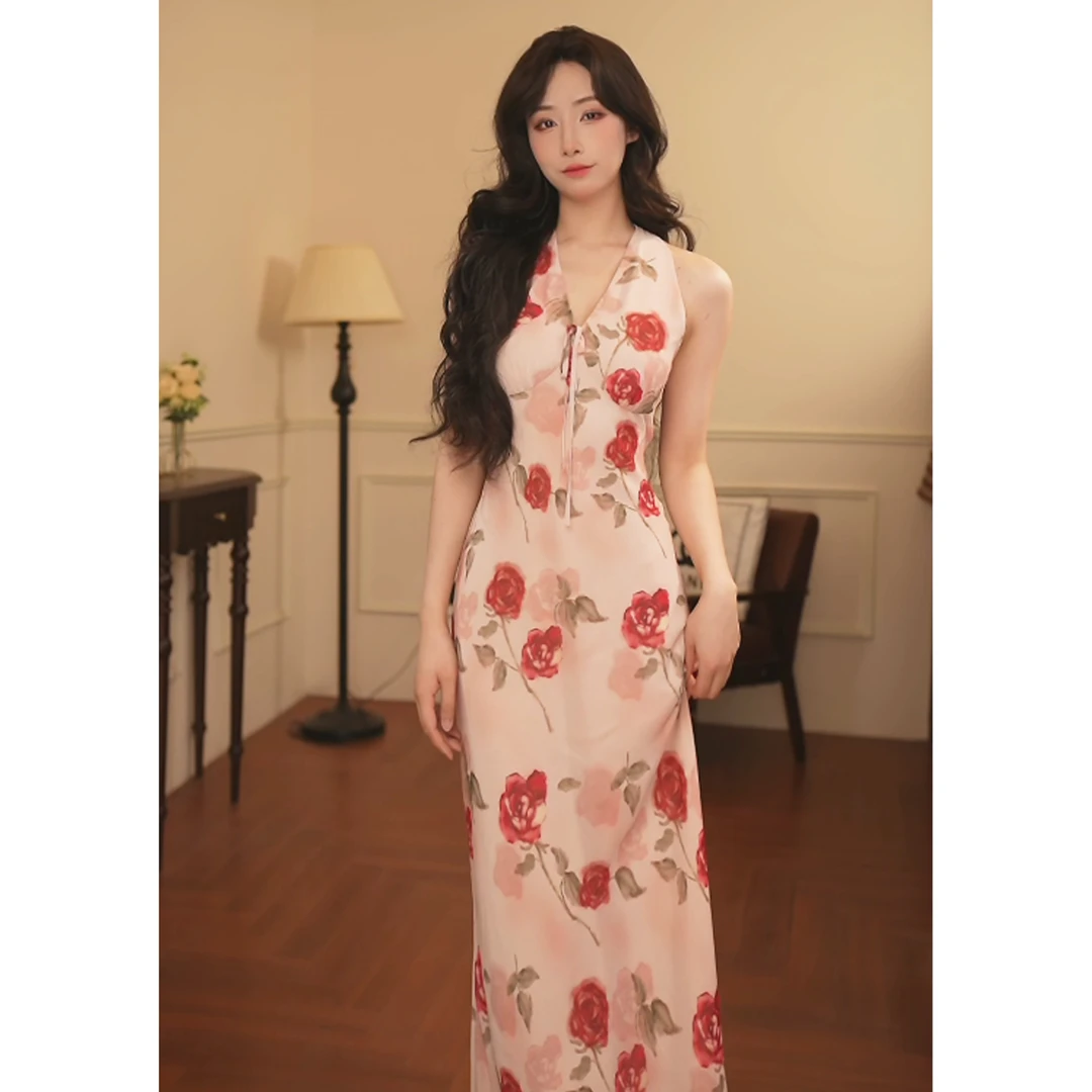 酒午自制 显瘦气质收腰v领玫瑰碎花连衣裙2025度假修身印花长裙