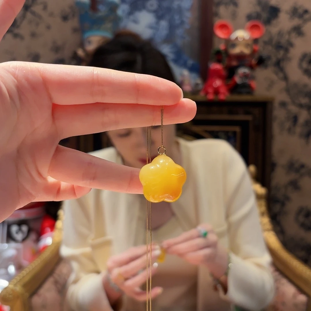 蜜蜡吊坠(赠链)18K金镶嵌M****?