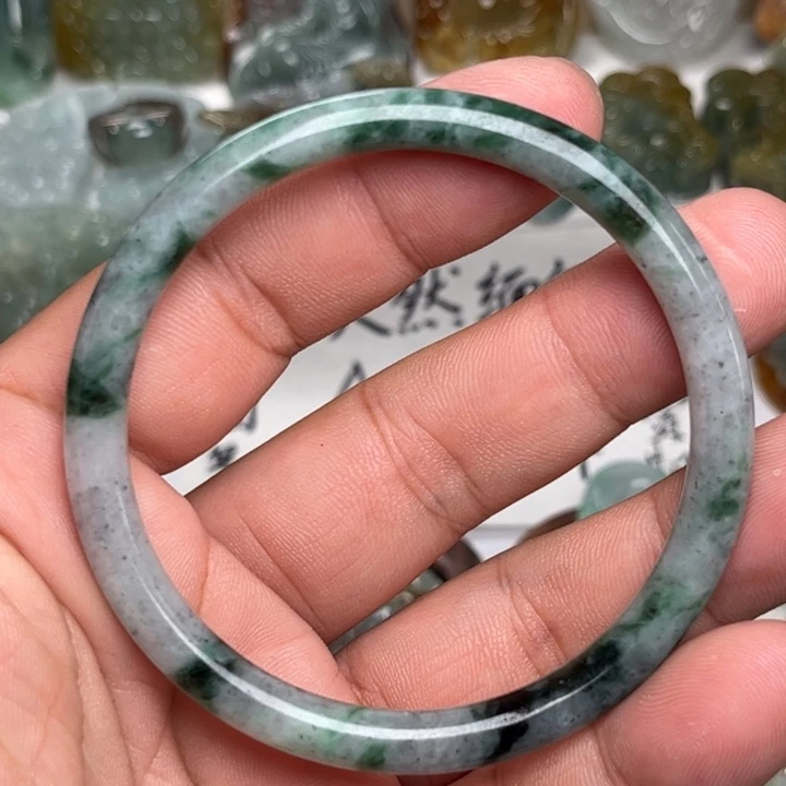 翡翠未镶嵌颈饰手镯
