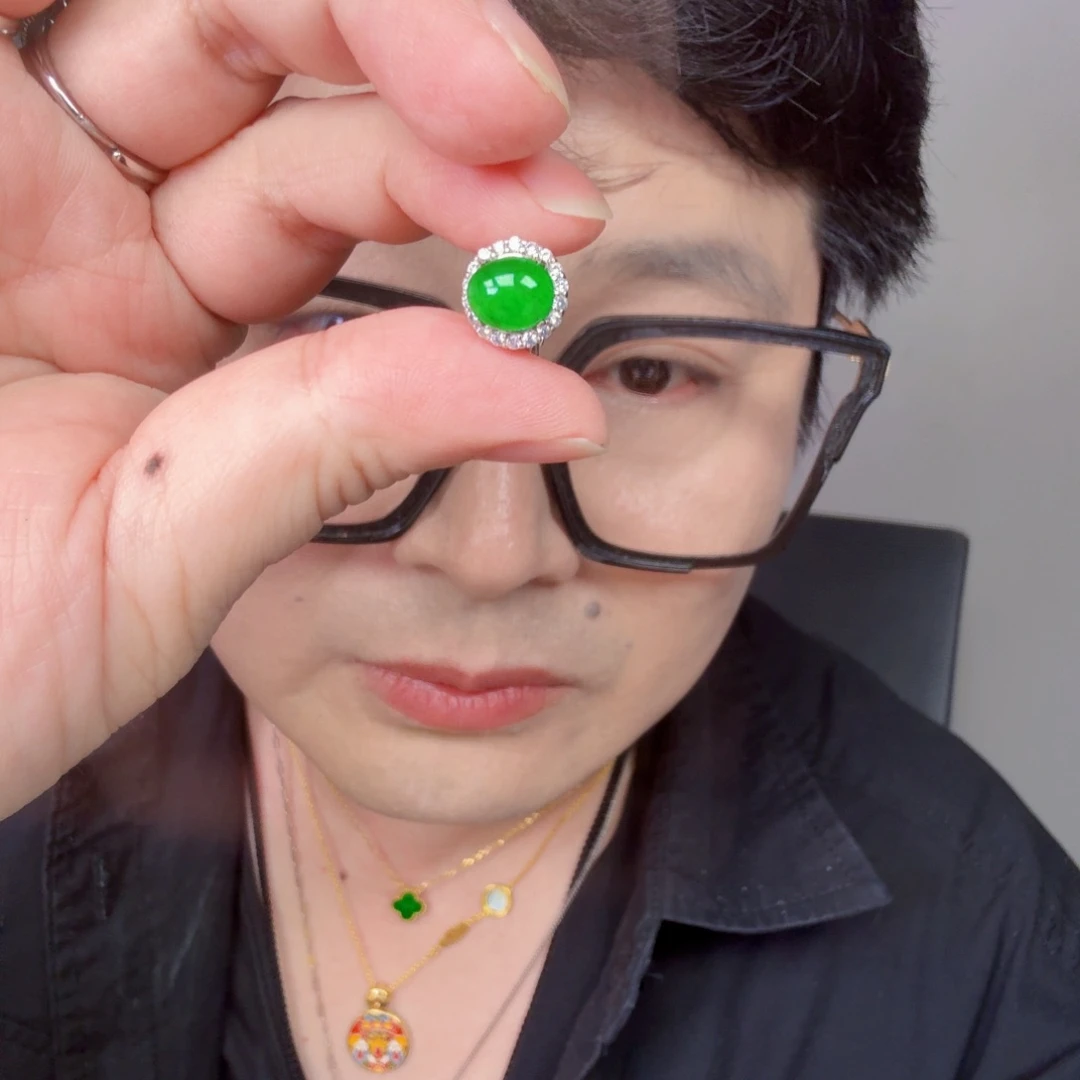 颈饰未镶嵌翡翠一件