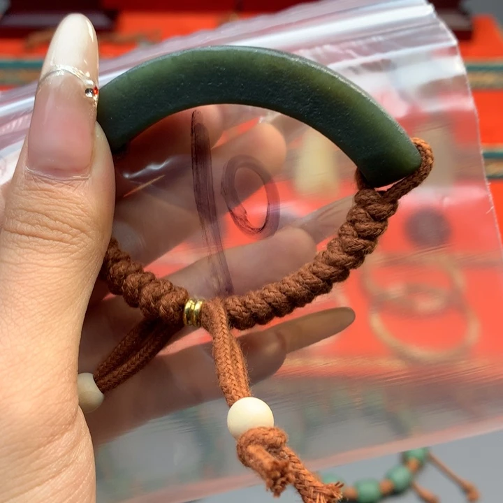 和田玉（糖玉）颈饰未镶嵌蝉*