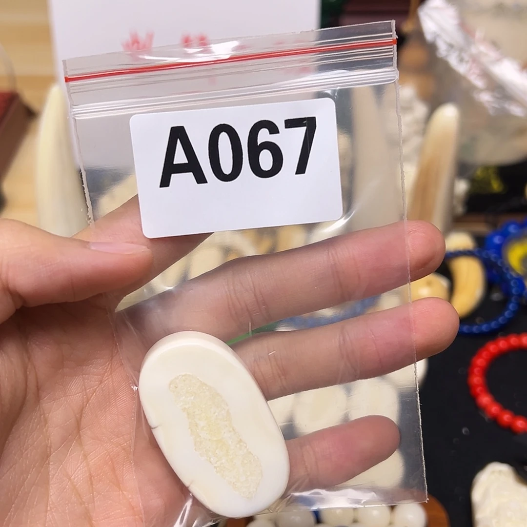 小****天然猛犸象牙雕刻品