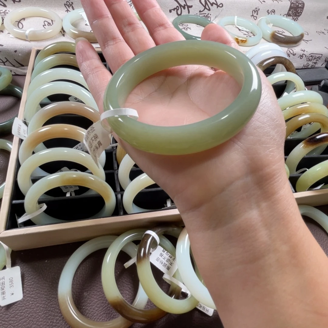 和田玉未镶嵌手镯