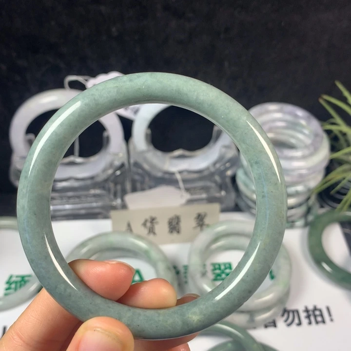 翡翠未镶嵌手镯25号。 59圈
