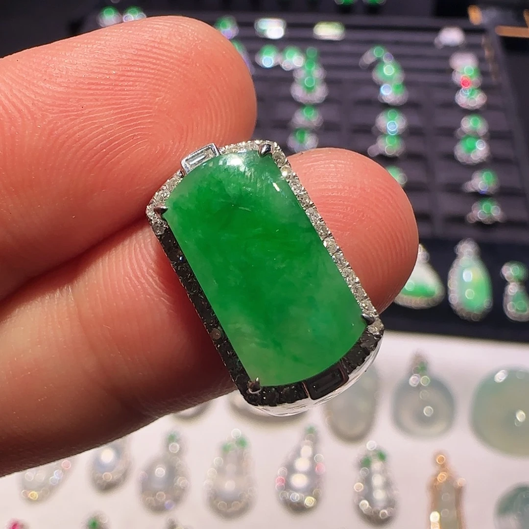 翡翠18K金镶嵌戒指