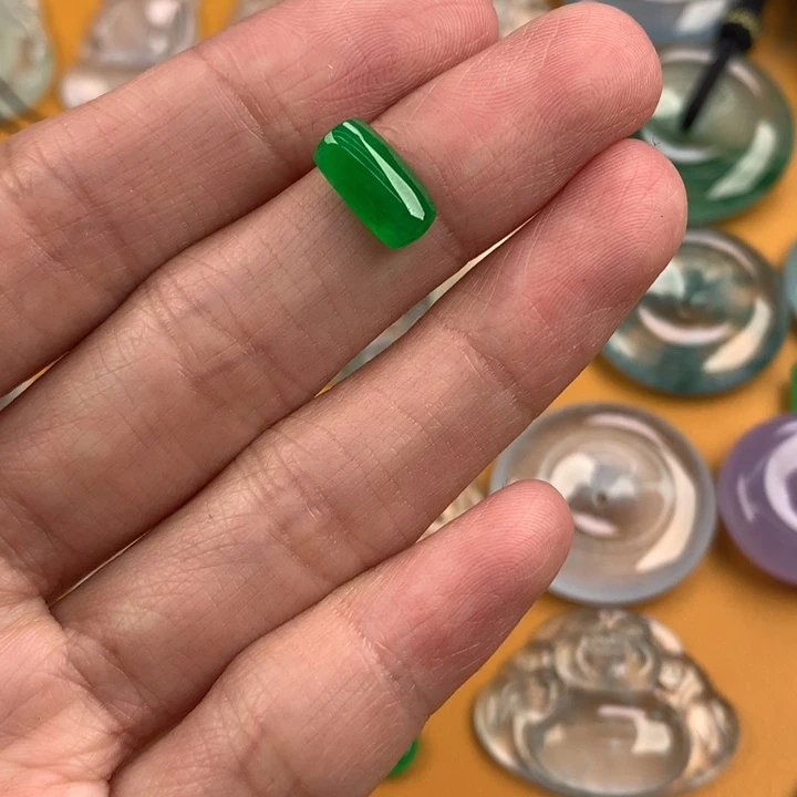 颈饰未镶嵌翡翠…..