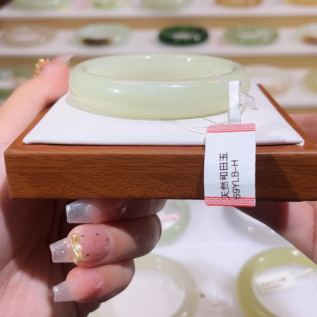 和田玉未镶嵌手镯浅冰晴