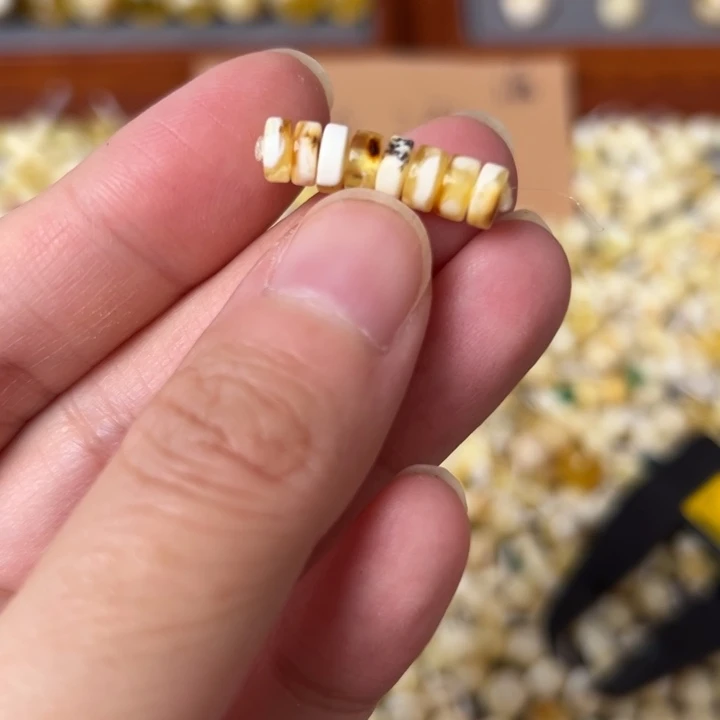 蜜蜡未镶嵌裸石6mm一组