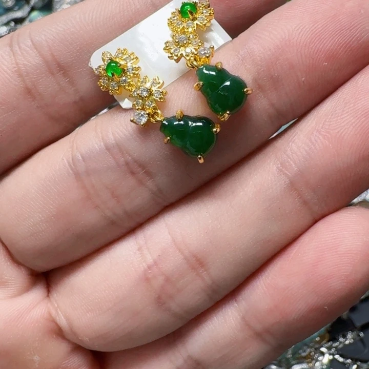 翡翠未镶嵌颈饰天然A货翡翠放漏