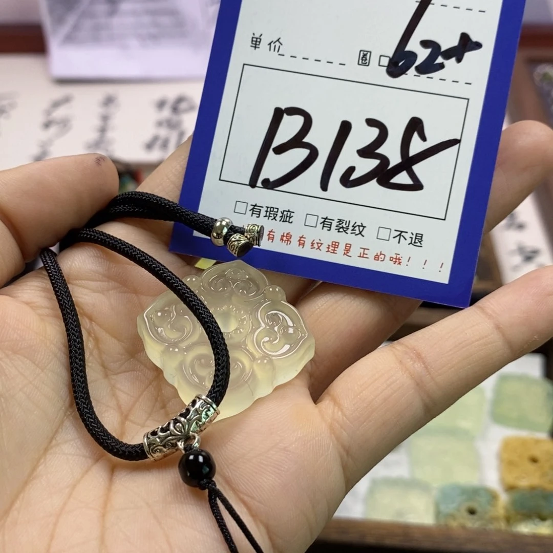 蛇纹石玉颈饰未镶嵌森*?