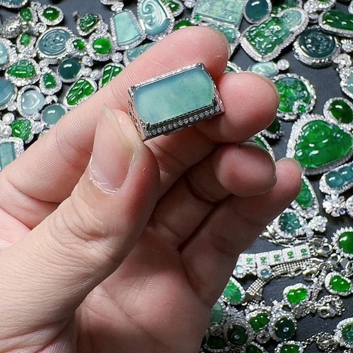 翡翠颈饰未镶嵌天然A货翡翠放漏