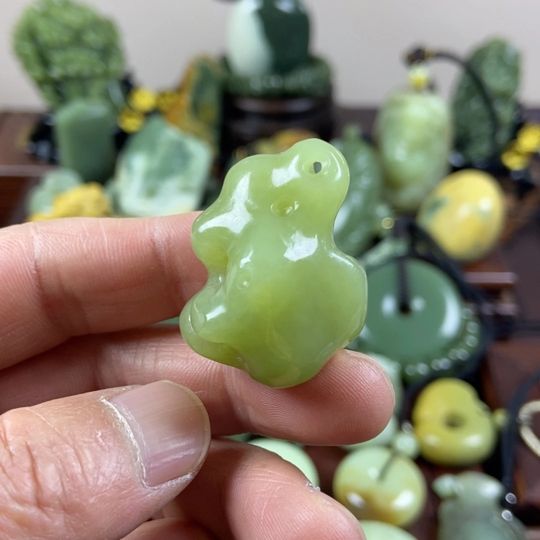 岫岩老玉（透闪石质玉）未镶嵌珠宝奇石