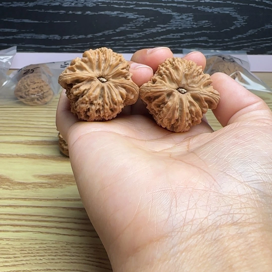 桃核吊坠喷***花核桃核桃