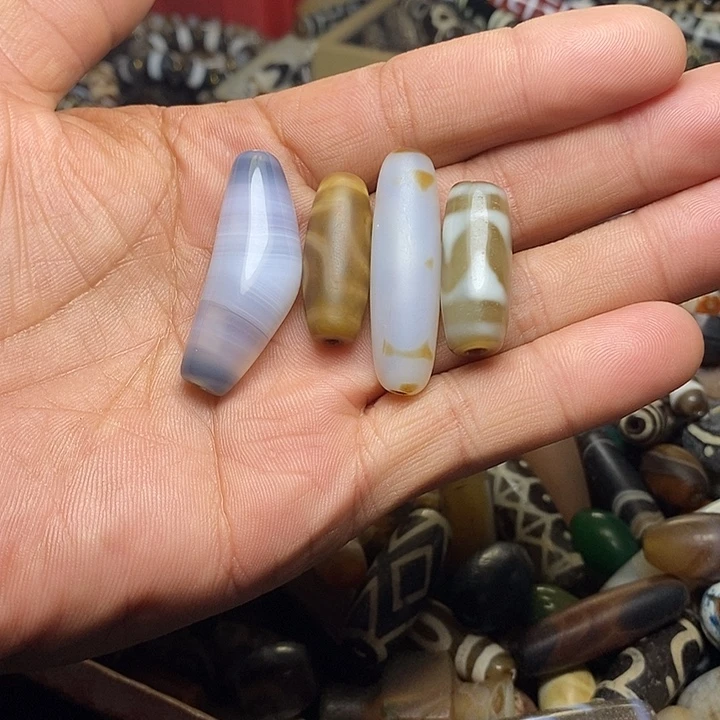 天然辰砂玛瑙珠子