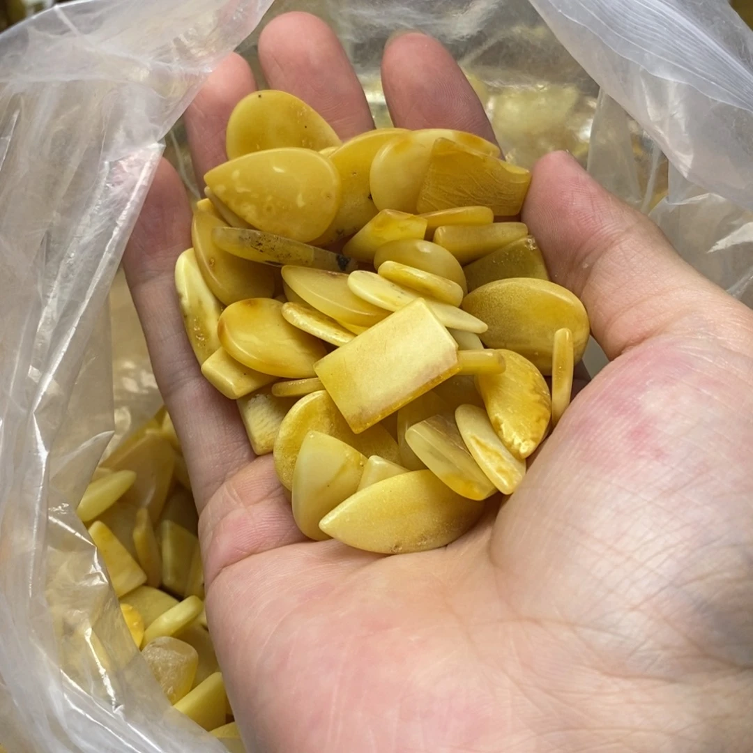 未镶嵌琥珀珠宝奇石