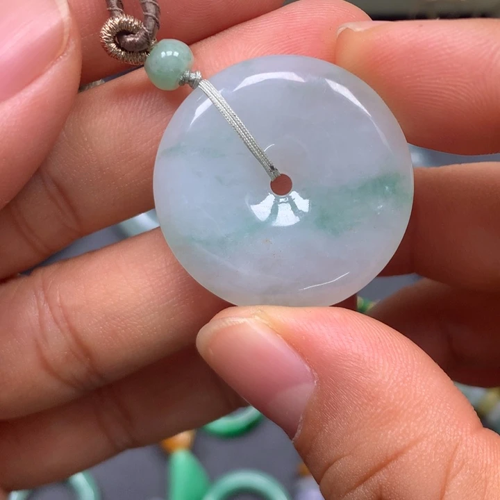 翡翠未镶嵌颈饰平安扣