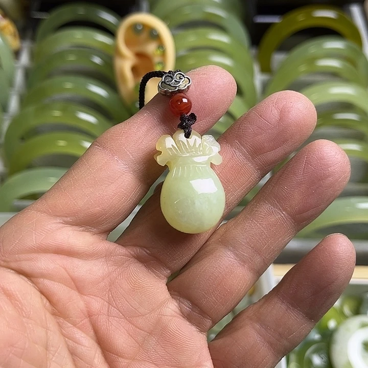 合金蛇纹石玉颈饰