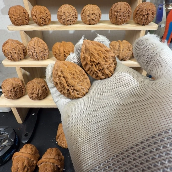 文玩核桃吊坠鸡心