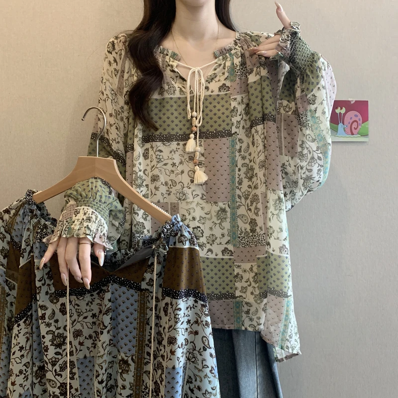 实拍大码女装民族风撞色印花系带小众衬衫胖妹妹遮肚显瘦雪纺上衣