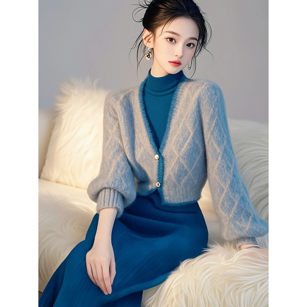 2024年冬季高级感独特绝美气质名媛小香风蓝色针织开衫外套