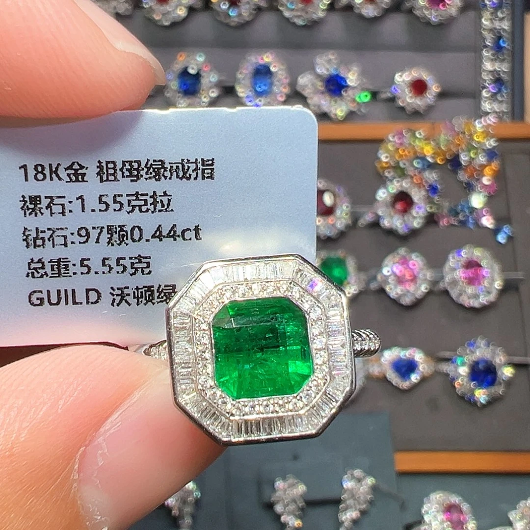 18K金镶嵌祖母绿戒指
