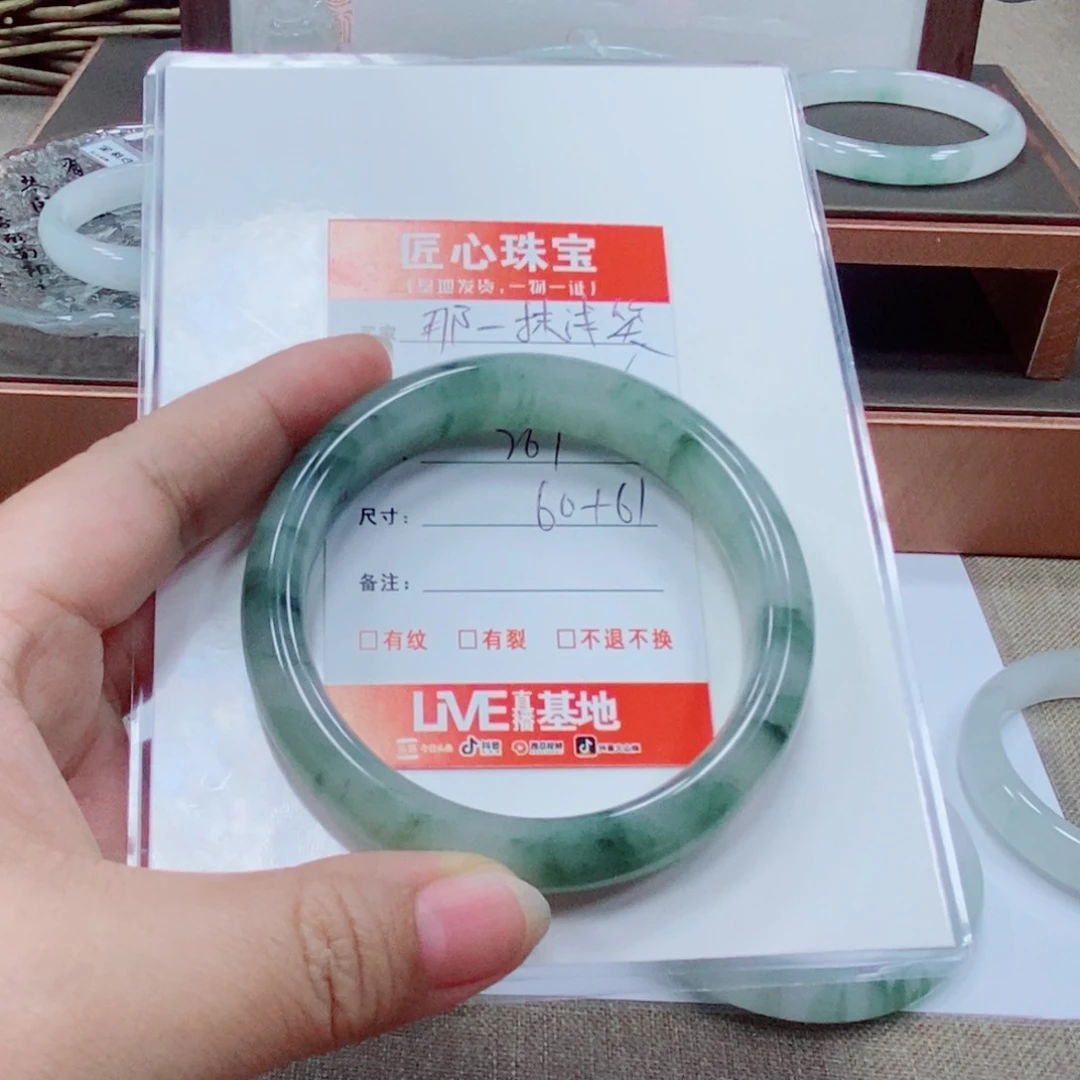 石英质玉手镯未镶嵌那****.