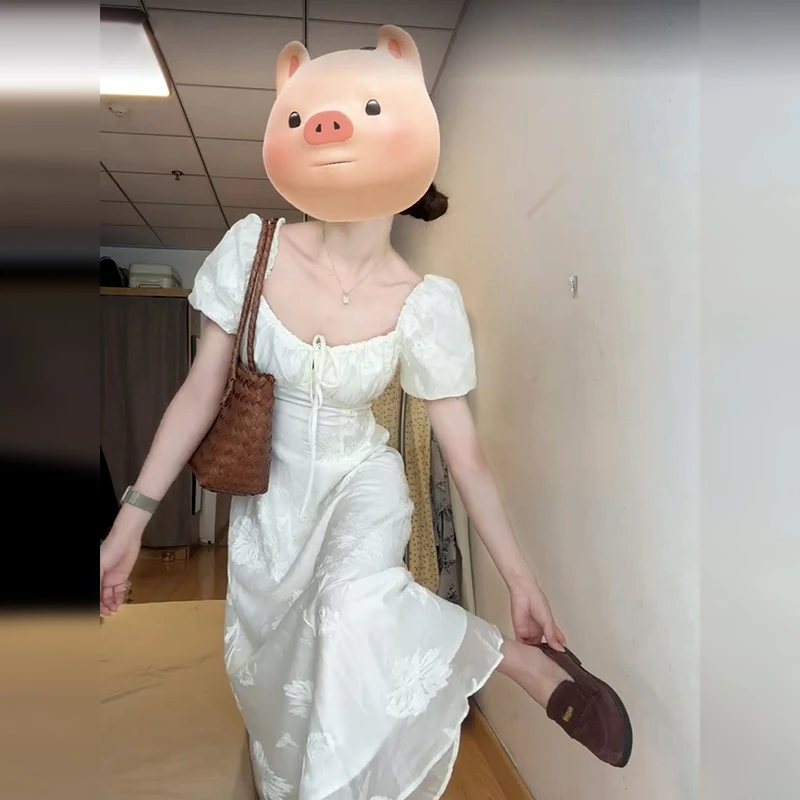 2944法式方领白色连衣裙女夏2025新款梨形身材小众设计收腰长裙