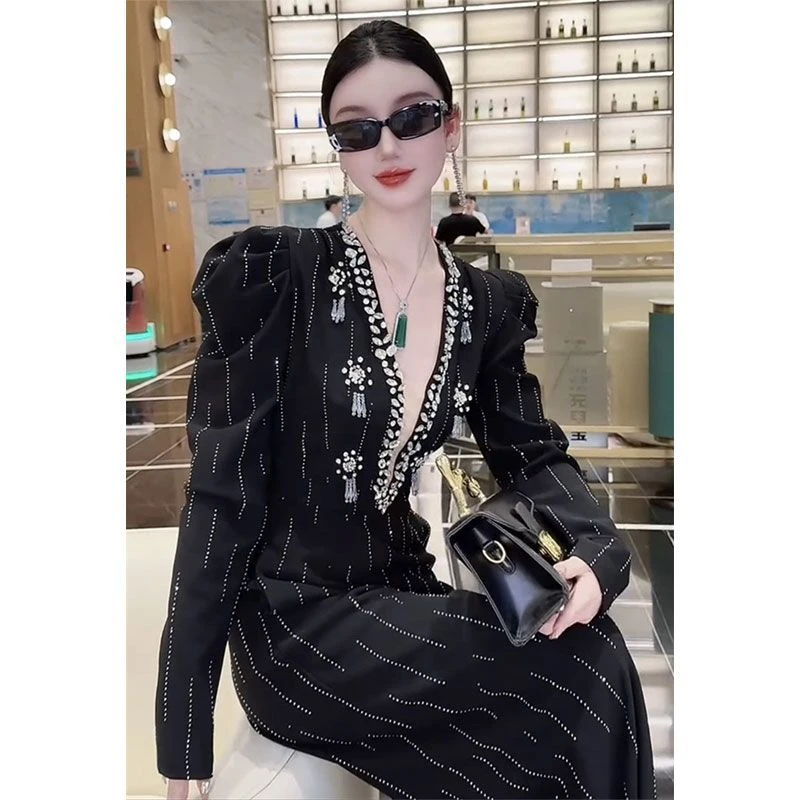 7632025秋网红新款时尚连体衣裤法式泡泡袖重工镶钻V领显瘦阔腿裤