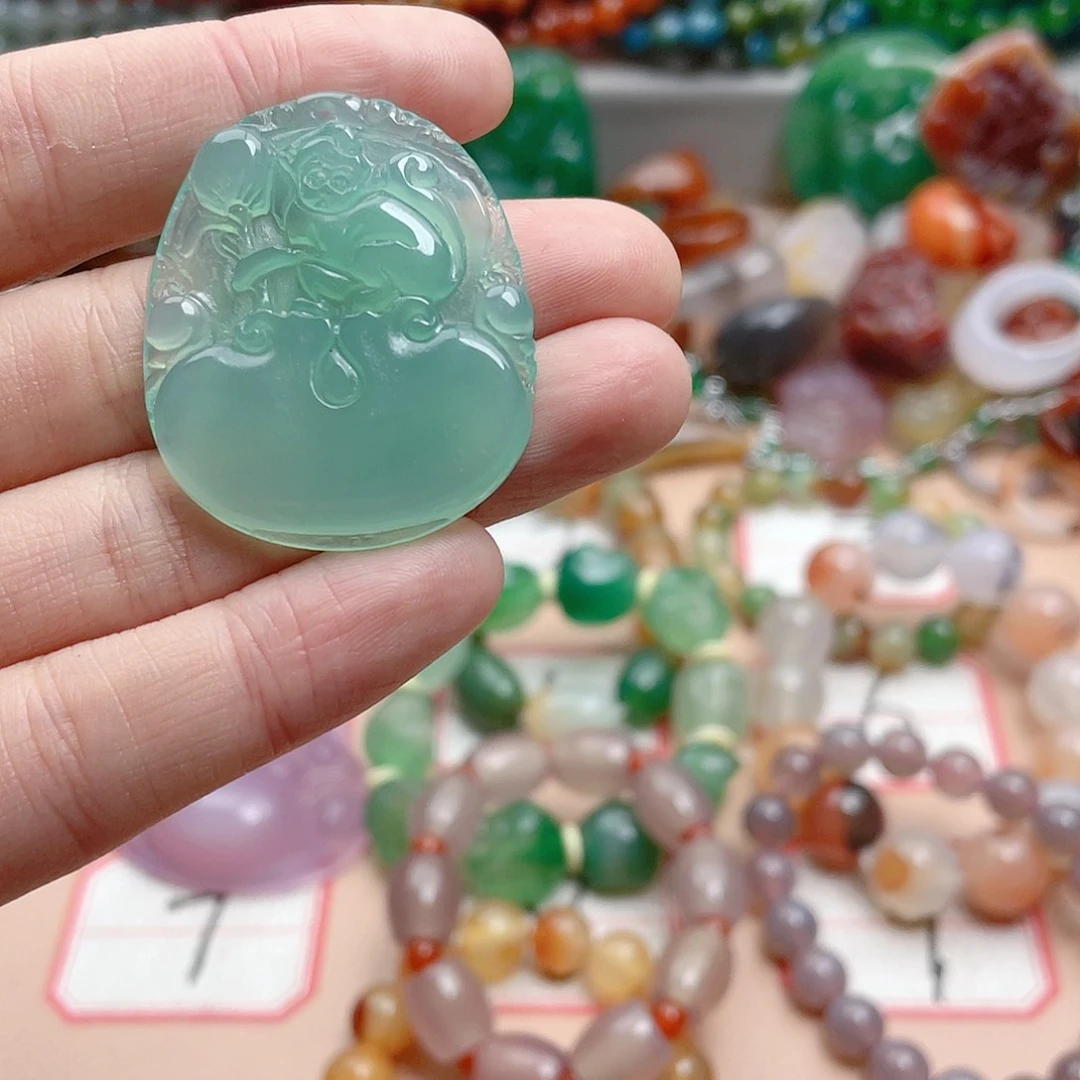 玛瑙/玉髓颈饰合金兔*?