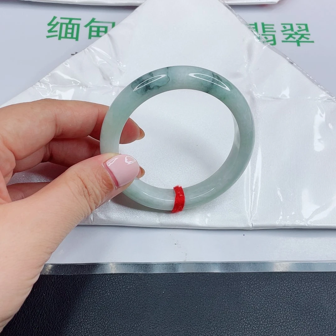 翡翠手镯未镶嵌谭*0飘花手镯