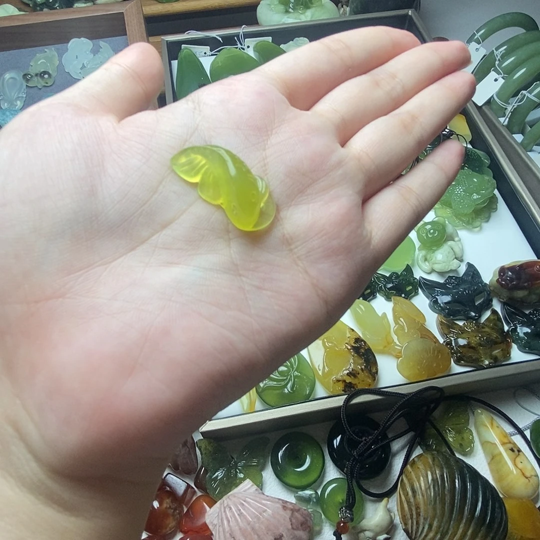 未镶嵌岫玉颈饰鱼