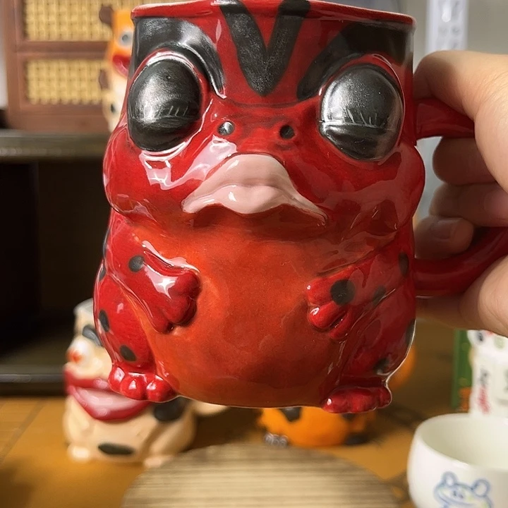意***L红色抽象小蛙闭眼亲亲版本