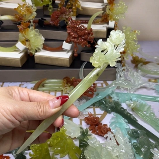 蛇纹石玉发饰未镶嵌开****周