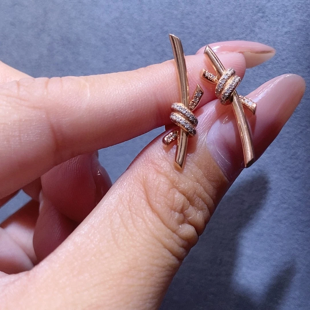 耳饰18K金镶嵌钻石扭绳耳钉k玫