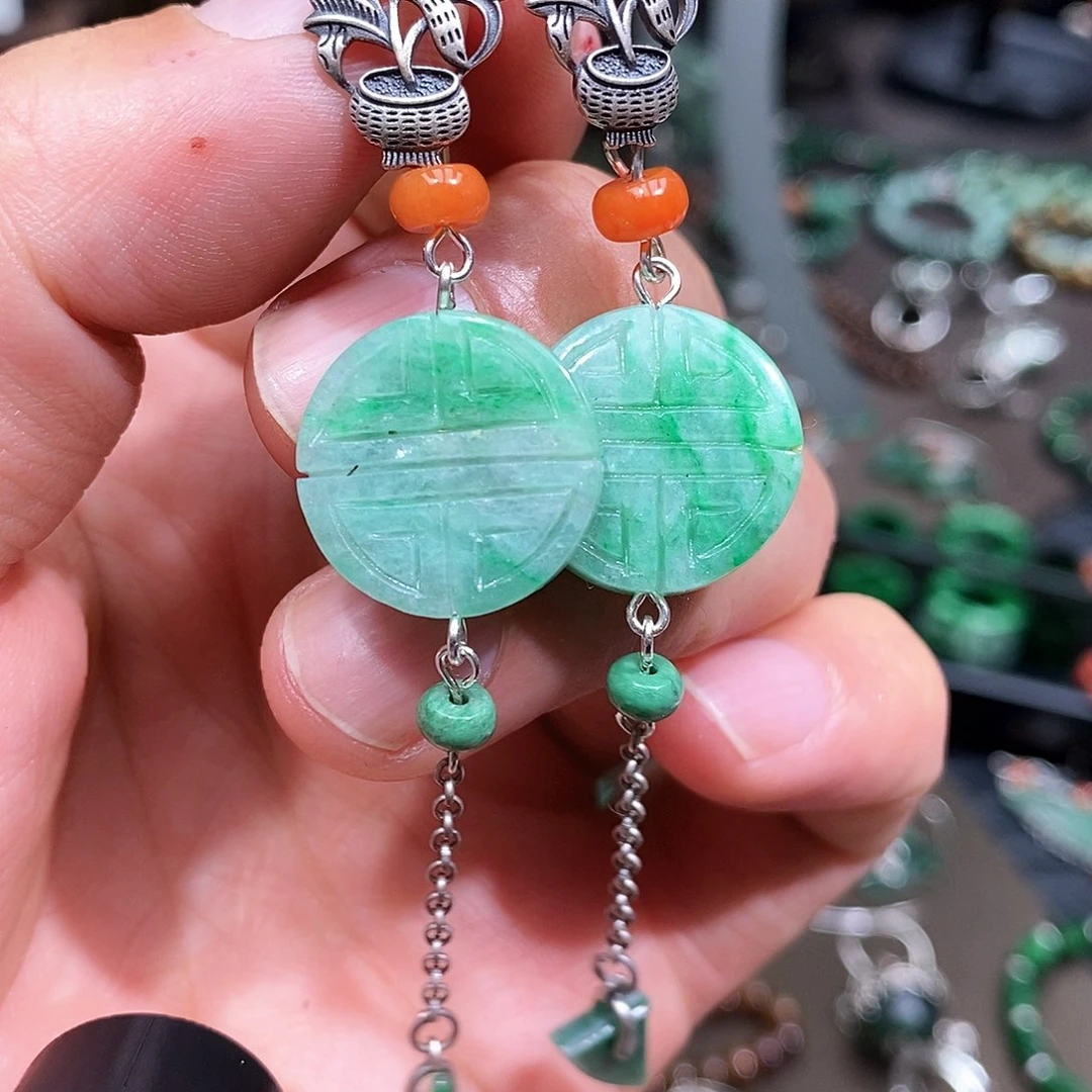 翡翠未镶嵌耳饰漂亮美眉