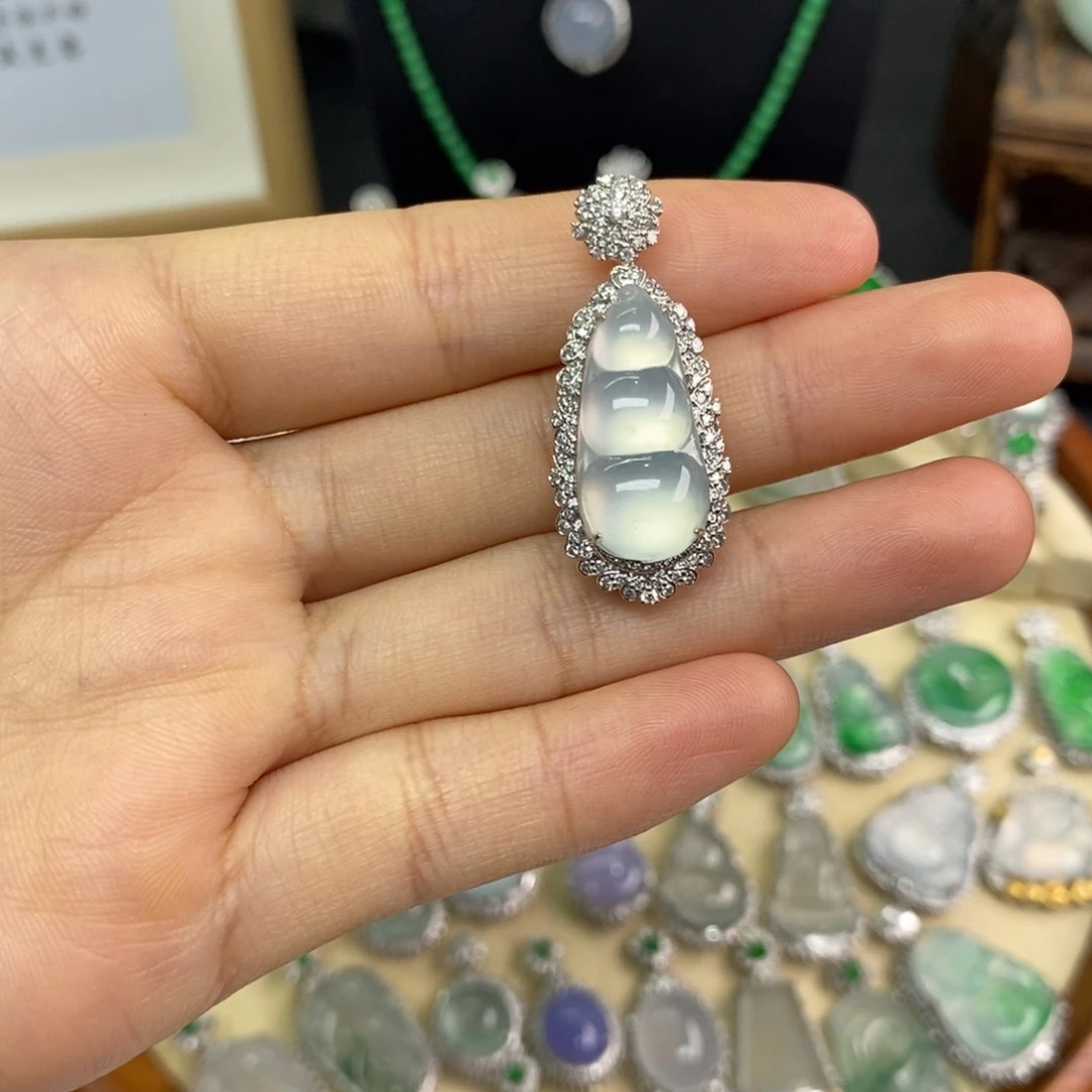 翡翠18K金镶嵌颈饰翡翠