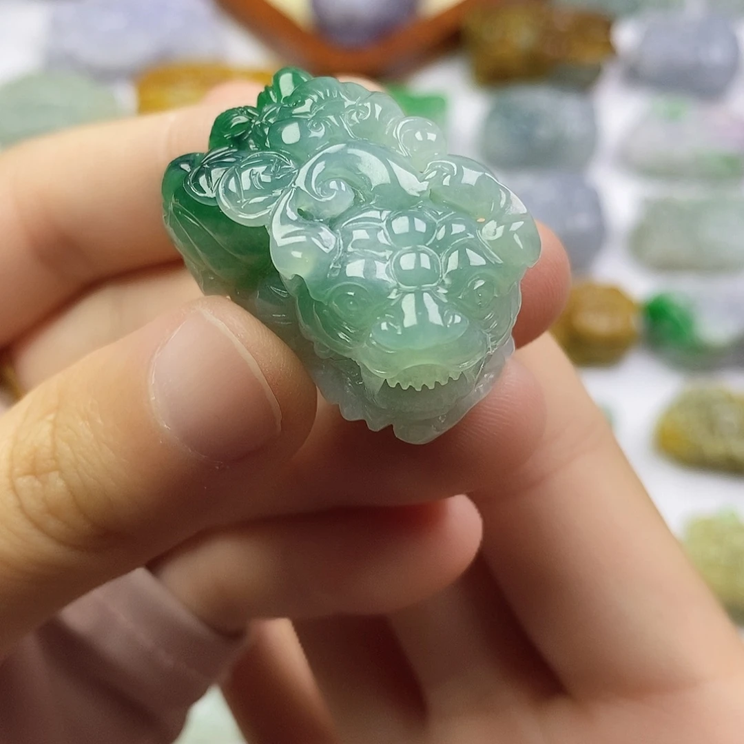 翡翠未镶嵌颈饰貔貅