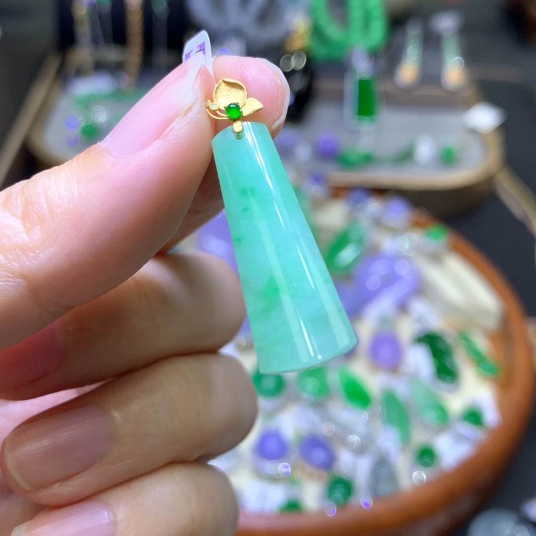 翡翠18K金镶嵌颈饰翡翠吊坠项链